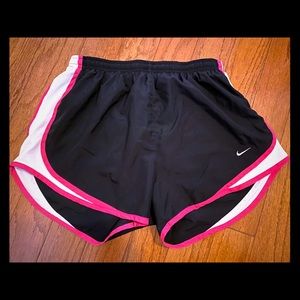 Womens Nike Tempo Shorts medium